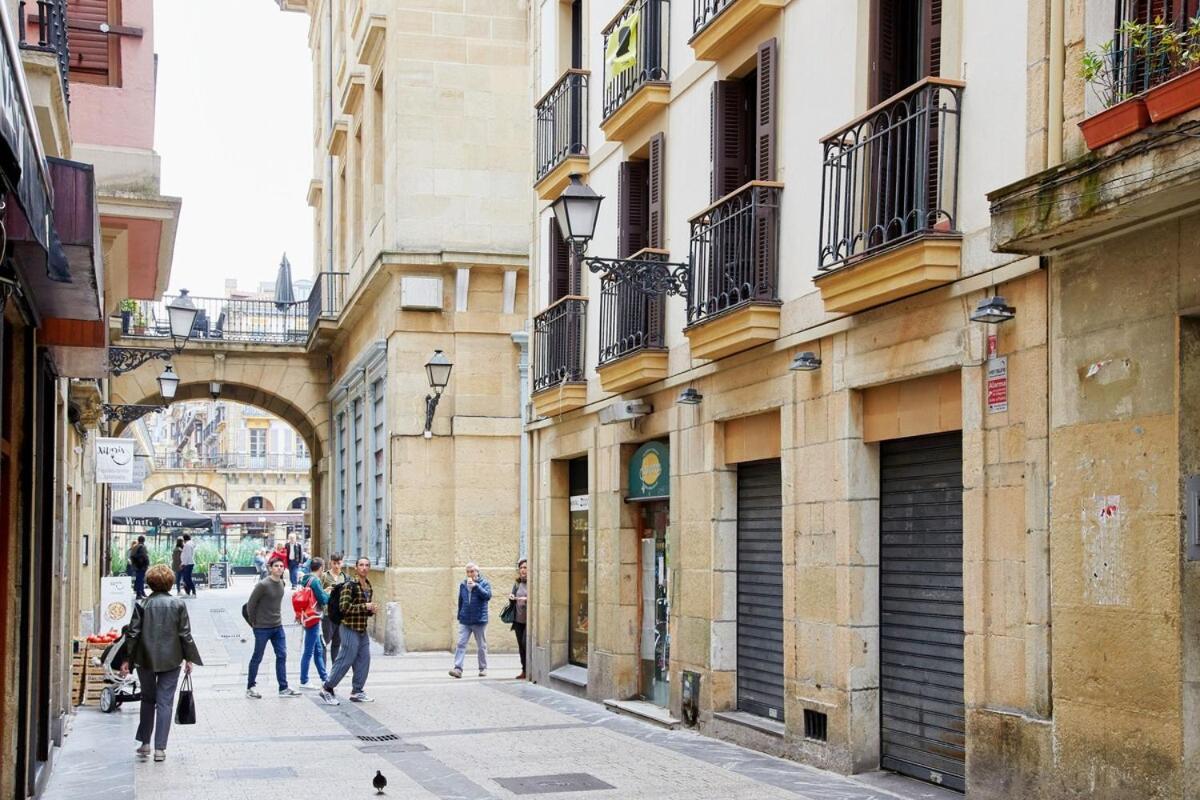 شقة 8 Balconies Heart Of The Old Town سان سيباستيان المظهر الخارجي الصورة
