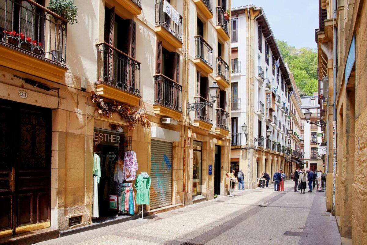 شقة 8 Balconies Heart Of The Old Town سان سيباستيان المظهر الخارجي الصورة